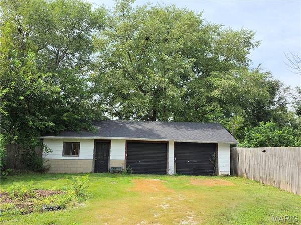 638 N Main ST, Witt, IL 62094