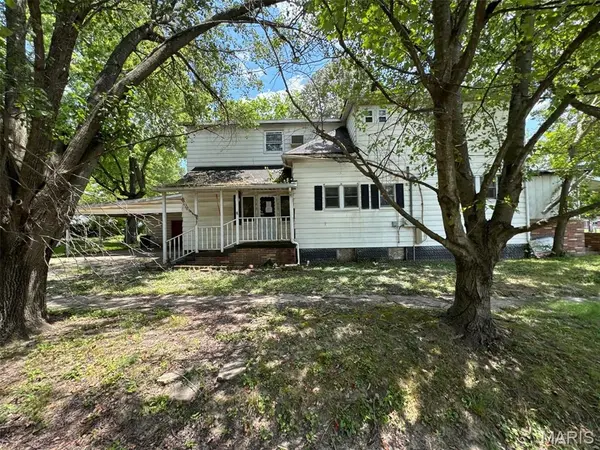 422 James ST, Carterville, IL 62918