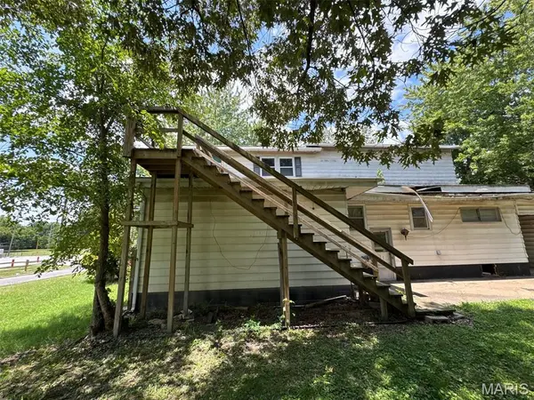 422 James ST, Carterville, IL 62918