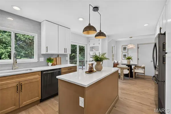 12215 Country Manor LN, St Louis, MO 63141