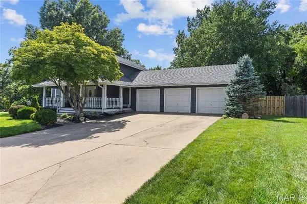 4 River Ridge CT, St Charles, MO 63303