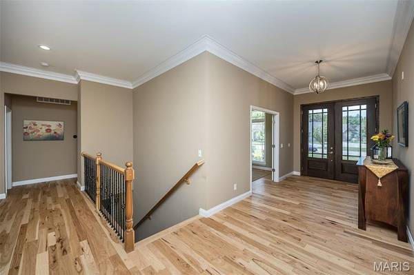 904 Bellevaux PL, St Charles, MO 63301