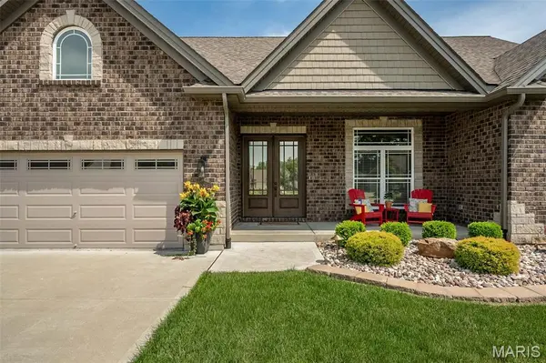 904 Bellevaux PL, St Charles, MO 63301