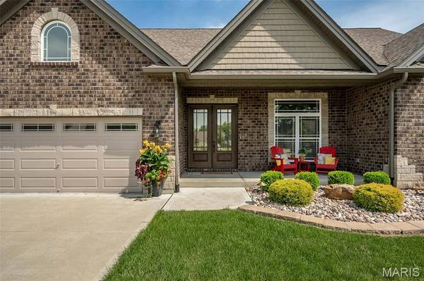 904 Bellevaux PL, St Charles, MO 63301
