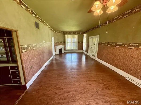 219 N Main Cross ST, Bowling Green, MO 63334