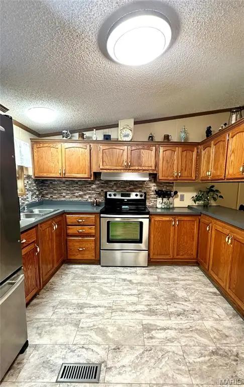 560 Main ST, Leslie, MO 63056
