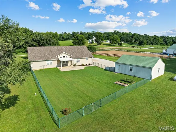 4944 Walnut Grove DR, Villa Ridge, MO 63089
