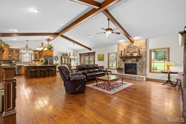 55 Liberty LN, Highland, IL 62249