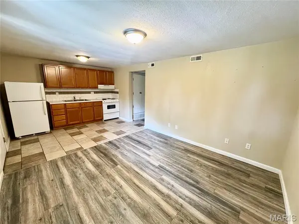 201 N Market ST #6, New Athens, IL 62264