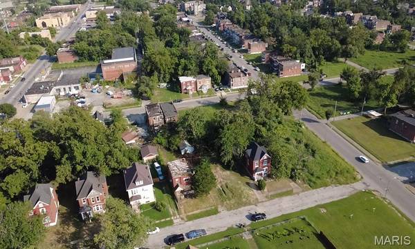 1472 Stewart PL, St Louis, MO 63112