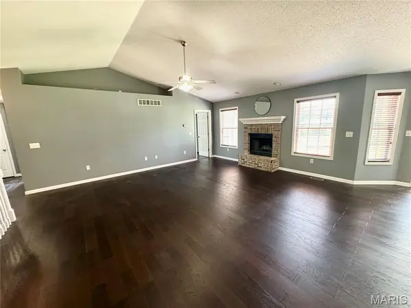 8532 Country LN, Troy, IL 62294