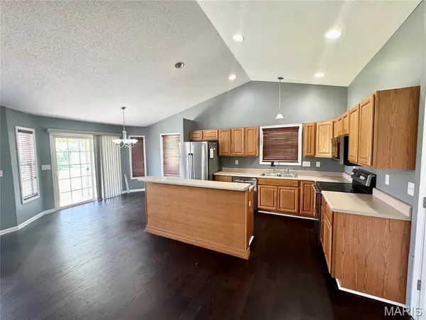 8532 Country LN, Troy, IL 62294