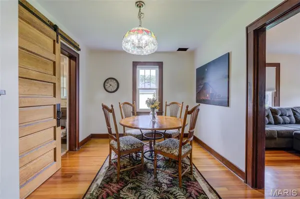 2009 N 3rd ST, St Charles, MO 63301