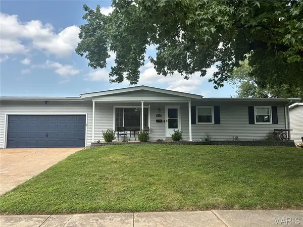 455 Humes LN, Florissant, MO 63031