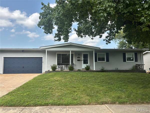 455 Humes LN, Florissant, MO 63031
