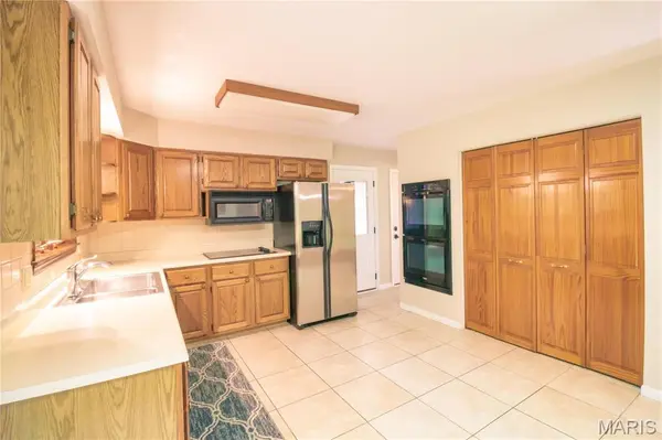 395 Statesman CT, Chesterfield, MO 63017