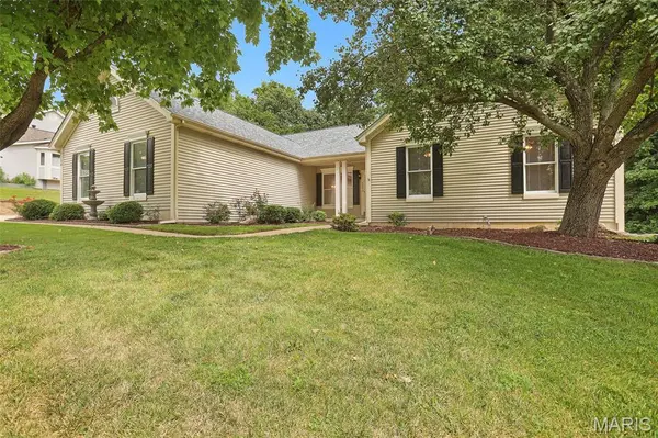1154 S Charlemagne DR, Lake St Louis, MO 63367