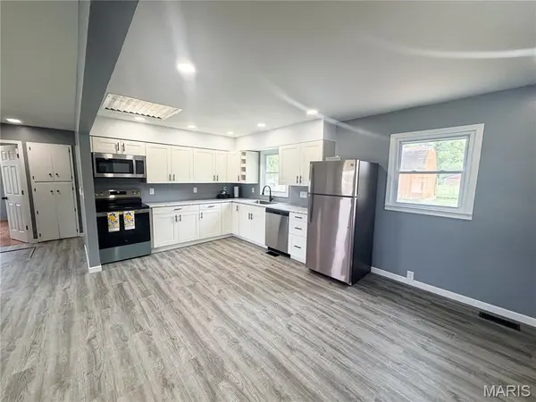 601 Cooper AVE, Paris, MO 65275