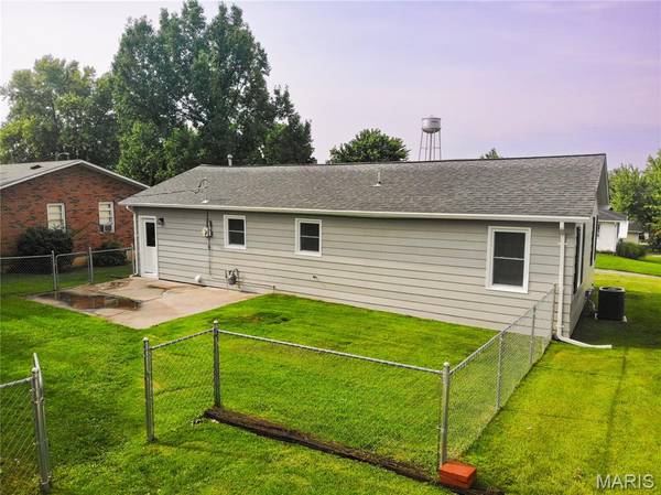 601 Cooper AVE, Paris, MO 65275