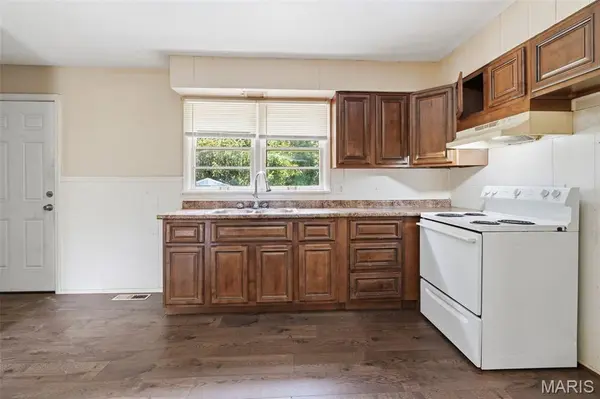 7415 Castro DR, St Louis, MO 63135