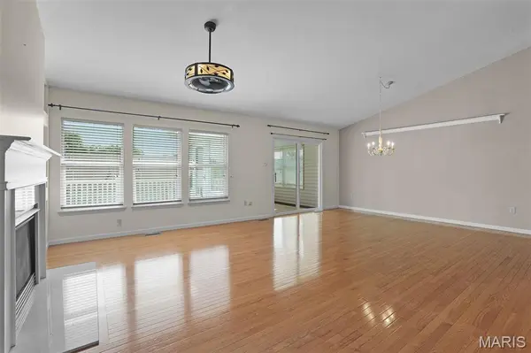 1320 Running Creek CT, Washington, MO 63090