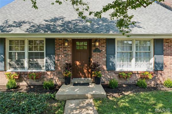 729 Chippendale CT, Kirkwood, MO 63122