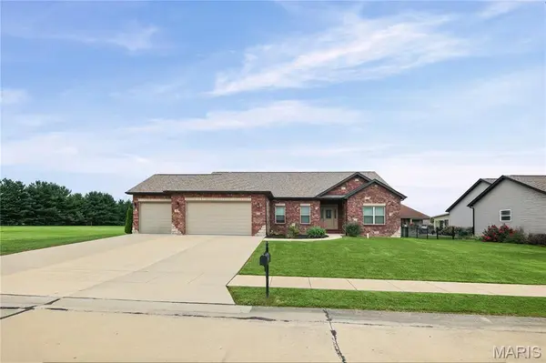373 Canadian DR, Staunton, IL 62088