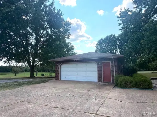 17202 HIGHWAY 64, Lebanon, MO 65536