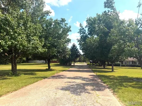 17202 HIGHWAY 64, Lebanon, MO 65536