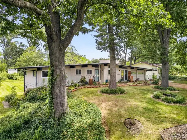 11615 Serama DR, St Louis, MO 63131