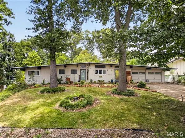 11615 Serama DR, St Louis, MO 63131