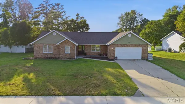 1004 Bradington CT, Columbia, IL 62236