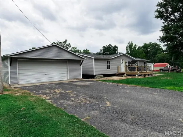 307 Oak ST, Odin, IL 62870