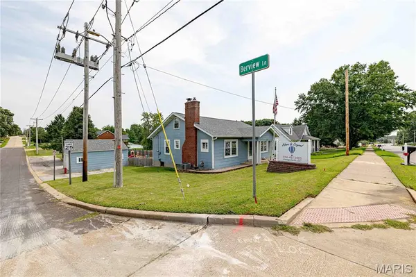 967 Forder RD, Oakville, MO 63129