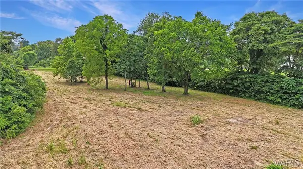 5886 Sugar Loaf RD, Collinsville, IL 62234