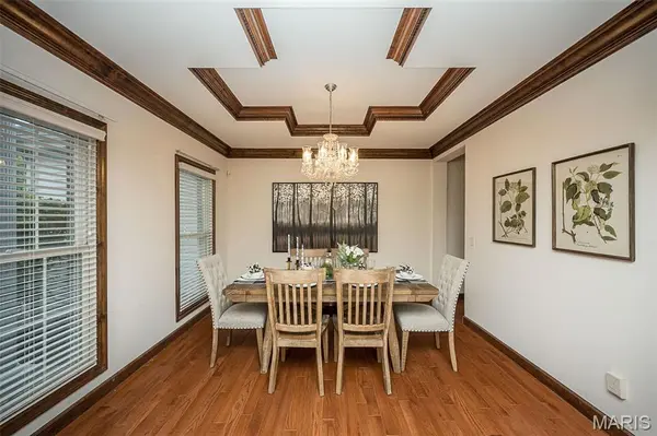 909 Oxford Trail DR, St Peters, MO 63376