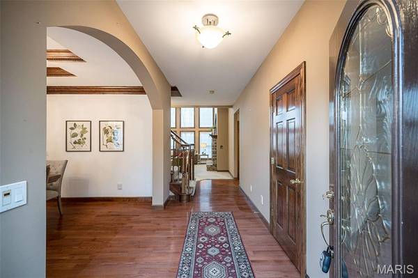 909 Oxford Trail DR, St Peters, MO 63376