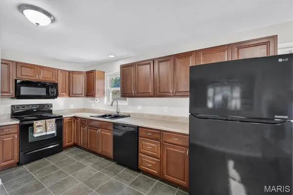 1143 Mary Candace LN, St Louis, MO 63125