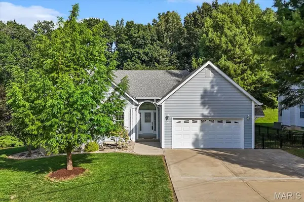 841 E Lake DR, Edwardsville, IL 62025