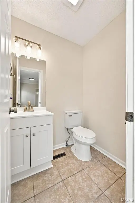 107 Meadow LN, St Robert, MO 65584