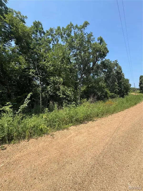 24.67 +/- AC Krull RD, Hermann, MO 65041