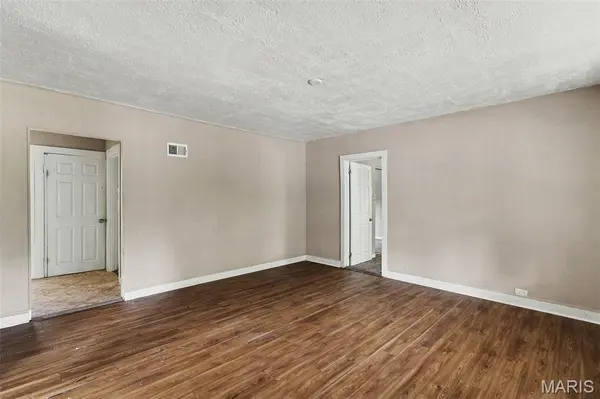 154 Becker DR, St Louis, MO 63135
