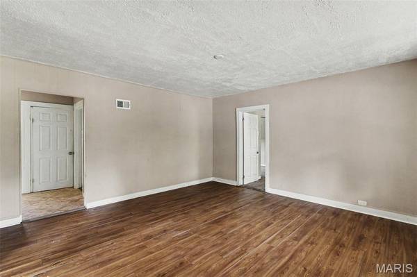 154 Becker DR, St Louis, MO 63135