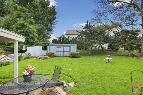 5009 Staten DR, Godfrey, IL 62035