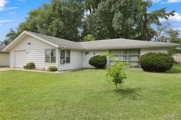 106 S Ruby LN, Fairview Heights, IL 62208