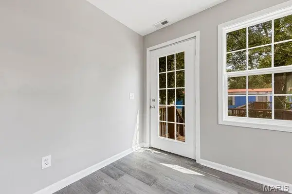 302 Hilltop DR, Wentzville, MO 63385