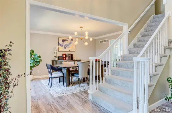 14455 White Pine Ridge LN, Chesterfield, MO 63017