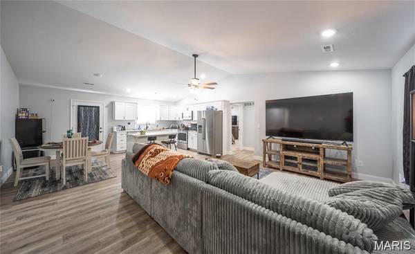 13272 Half DR, Dixon, MO 65459