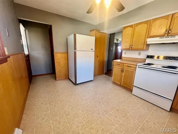 3338 Elm ST, St Charles, MO 63301