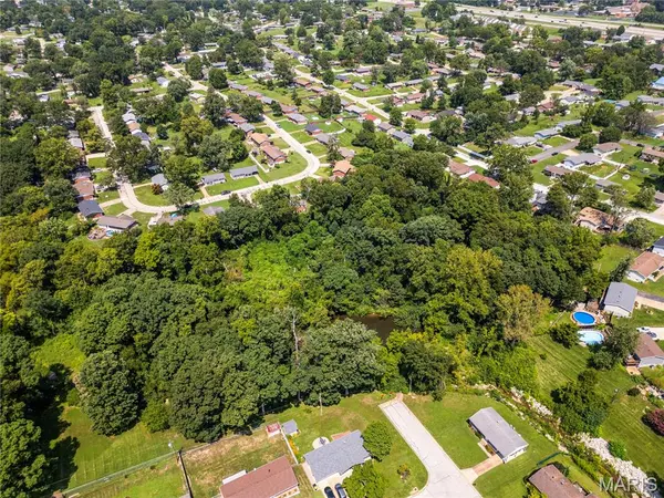 525 Fairwick DR, St Louis, MO 63129